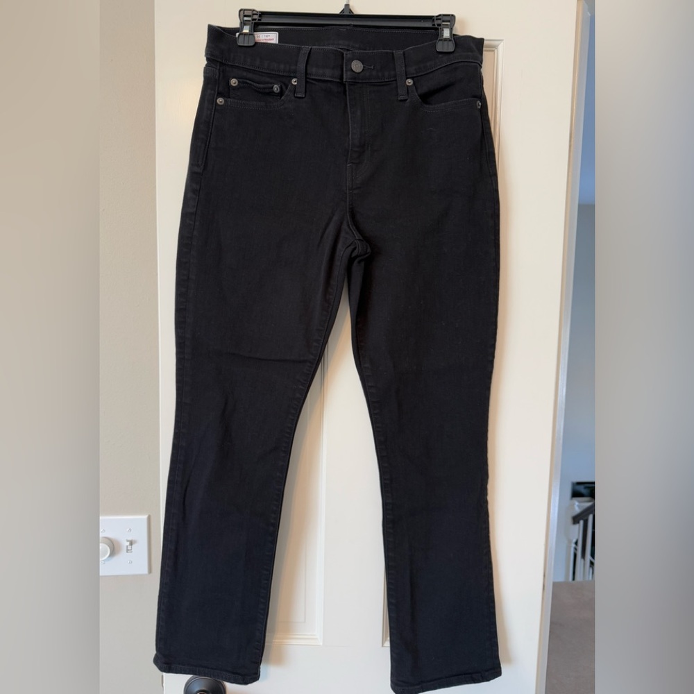 GAP classic mid rise straight leg jeans.  EUC.  Size 30.